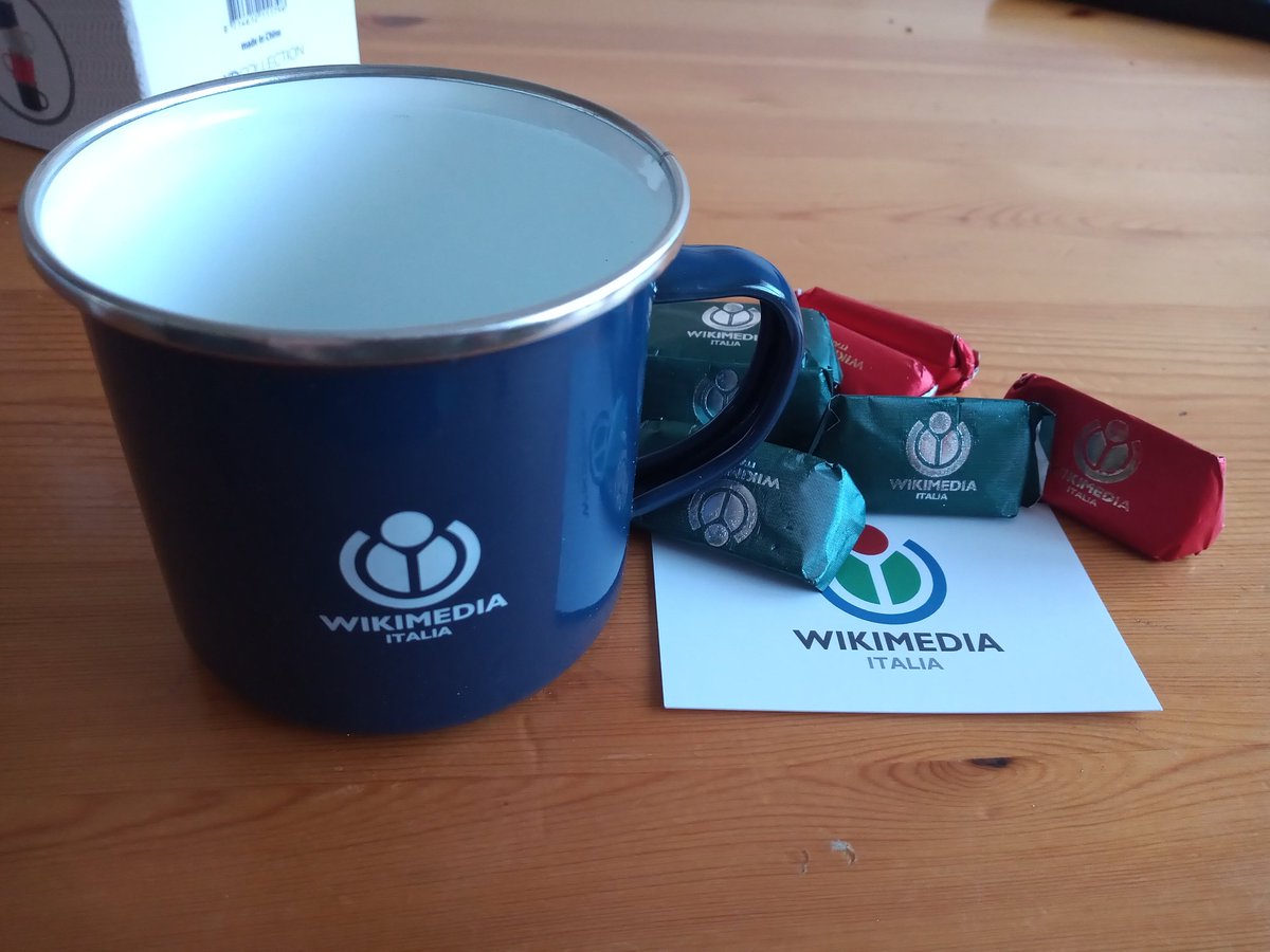 AnisaKuci's tweet image. Yayy guess who&apos;s got a new cup and chocolate today ☺️ 😍

#WikimediaItalia #OpenStreetMapIt