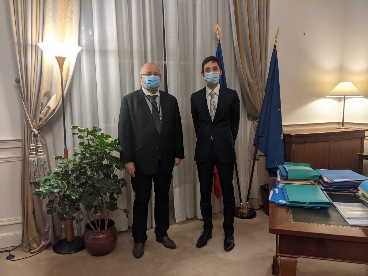 JeunesElusdeFr's tweet photo. À peine élu vice-président, chargé de l'organisation du congrès des jeunes élus, @juleschamoux avait rendez-vous à l'hôtel de ville de @Paris, puis au Sénat avec @ClaudeRaynal, sénateur de la Haute-Garonne et président de la commission des finances. Belle entrée en matière ! https://t.co/cd0LJ2EYIT