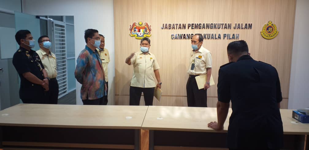 Penyerahan ringkas projek siap - Menaiktaraf dan pengubahsuaian Pejabat JPJ Cawangan Kuala Pilah di Kompleks KPDNHEP Kuala Pilah. - Siap Ikut Jadual. <a href="/MOWorks/">でやんす</a> <a href="/JKRMalaysia/">JKR Malaysia</a> <a href="/JKRNS/">JKR Negeri Sembilan</a> <a href="/MDKP1/">M.D Kuala Pilah</a> <a href="/JPJ_Malaysia/">JPJ Malaysia</a> @kpdnhep