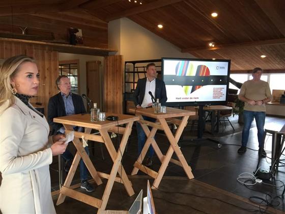 Nieuwsbrief november : zhz.meerbusiness.nl/.../MeerBusine…......... … … … … …  imap.nl/nl/ humanreset.nu  Pakketzenden
Ook de nieuwsbrief ontvangen? zhz.meerbusiness.nl/.../Nie.../Nie… … … … … …