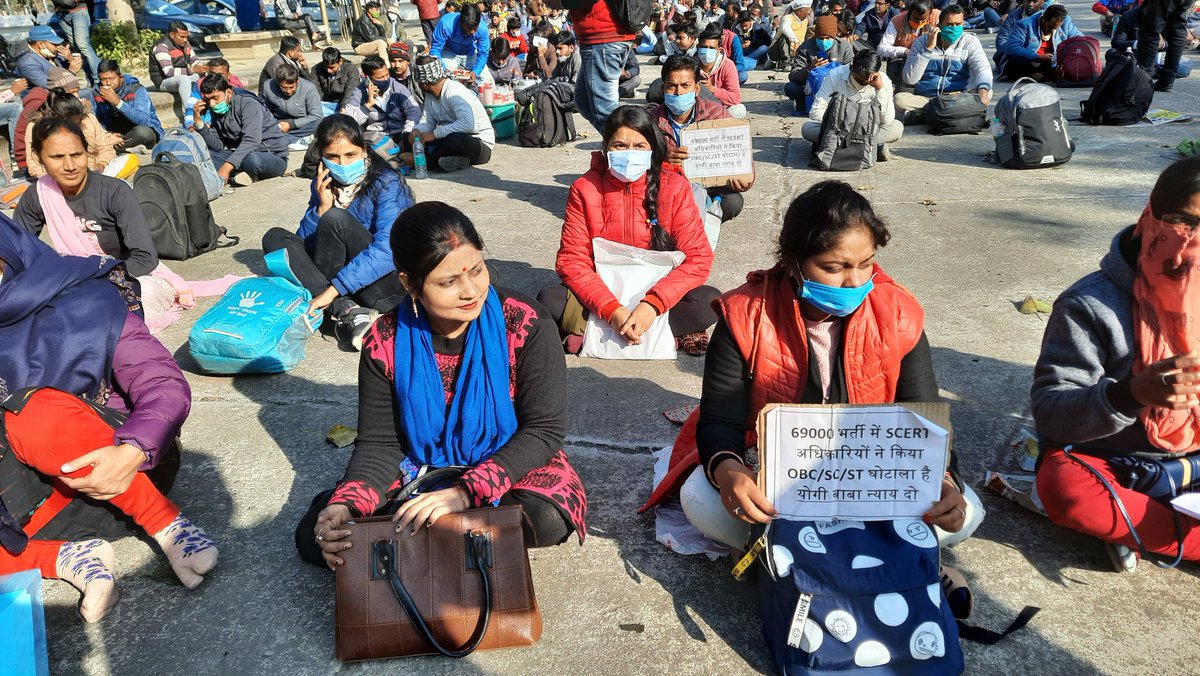 shivanigandhi25's tweet photo. #69000_शिक्षक_भर्ती में #MRC पीड़ित छात्रों का इको गार्डन लखनऊ में धरने का आज तीसरा दिन, अभ्यर्थियों की मांग है कि, MRC को जिला आवंटन में न लगा कर मेरिट निर्धारण में लगाने से जिन आरक्षित वर्ग के अभ्यर्थियों का अहित हुआ है उनको न्याय दिया जाएl
#ओबीसी_एससी_माँगे_न्याय_योगीजी_69k https://t.co/7UNJqcRbmM