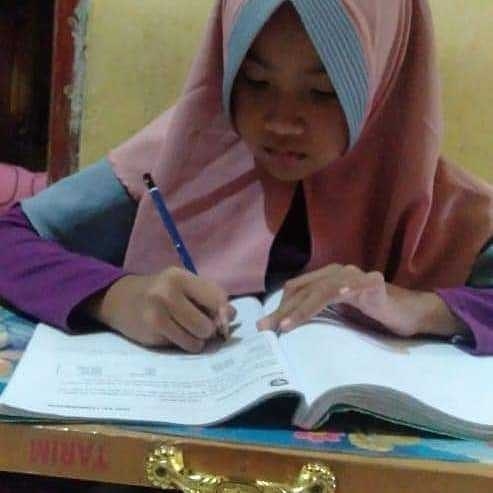 Choirotulilmi's tweet photo. Tetap semangat belajar meskipun dari rumah. 
#diktimengajardarirumah 
#DiktiEdukasiPerubahanPerilaku https://t.co/fNkpoTigdp