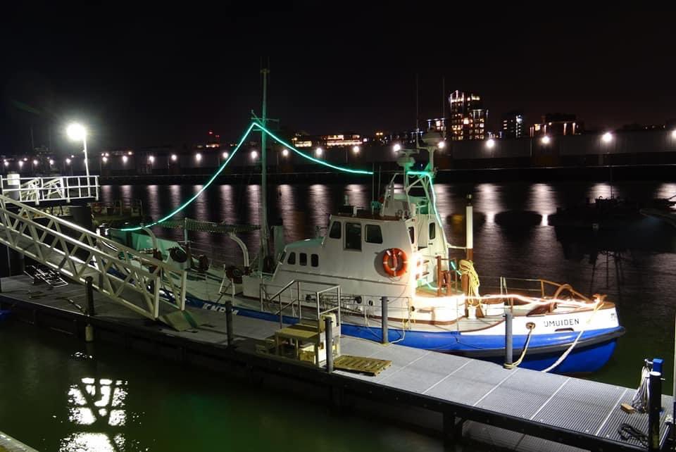 KNRM_Joh_louisa's tweet image. Wij wensen al onze volgers veilige feestdagen en een spetterend 2021!  Foto’s: Karel Stompé