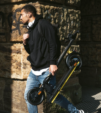 ewaymadrid1's tweet photo. The- Urban xC1, el más ligero de la gama sólo 14 kgs, 25 km de autonomía, dos programas de conducción (10 km/h ó 25 km/h). PVP: 549€ ¡Descubre ahora lo nuevo en ligereza de la #movilidadsostenible ! #urbanliberty #rideelectric #vmp #emobility 🛴🔋🍃 https://t.co/jXqQzO8aGt