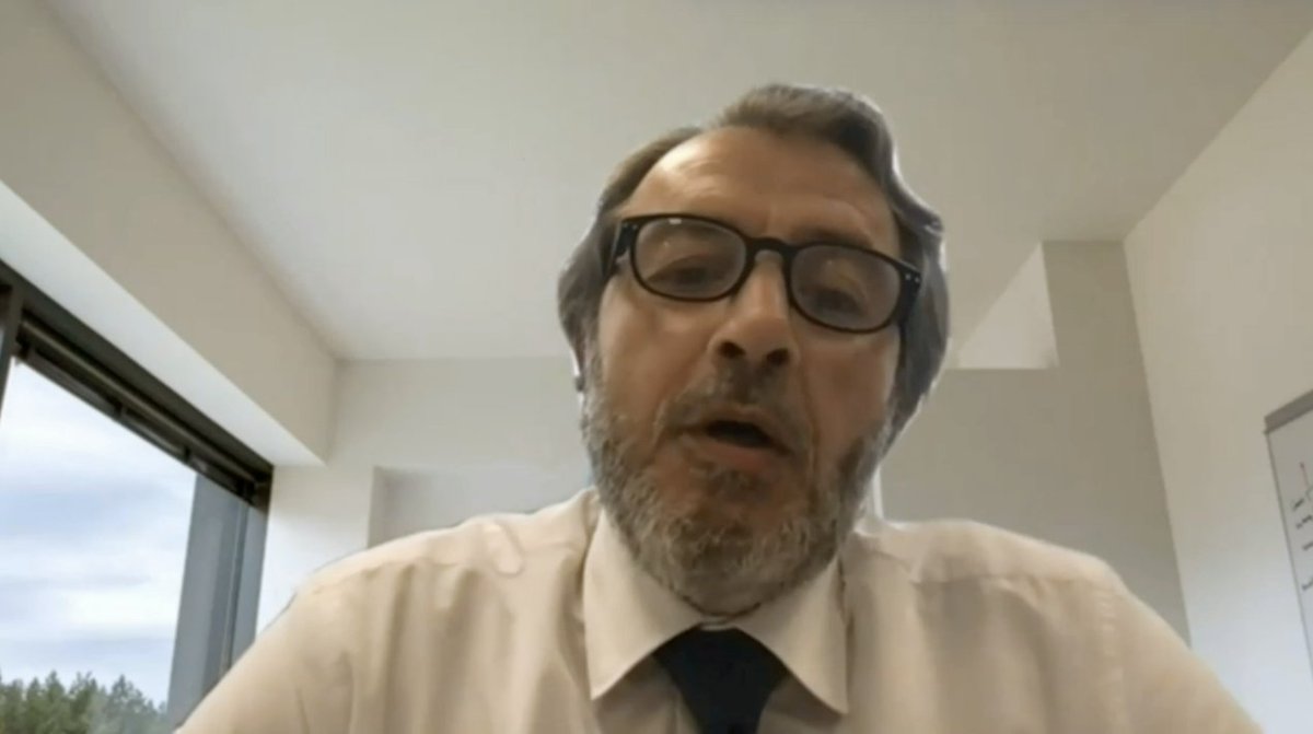 Osserv_Digital's tweet photo. "Consentire a economia del nostro Paese di riprogettare la catena del valore su cui si basa, attingendo a strumenti quali l'analisi dei costi di transazione. Serve approccio integrato con disegno end-to-end del nuovo modello in cui vogliamo svilupparci"Menghini @DXCitaly #OAD20 https://t.co/MG89dj7c2x