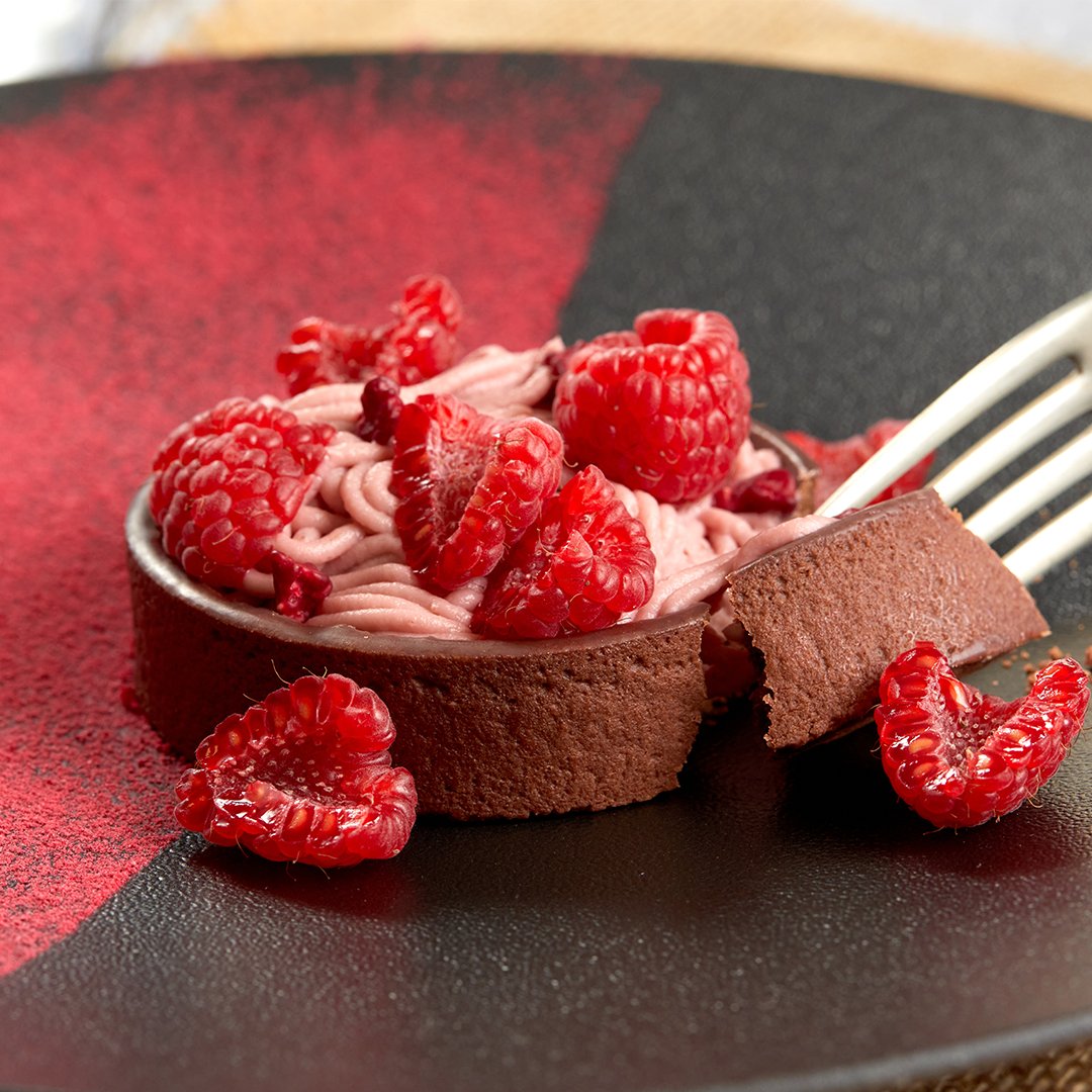 HBIngredients's tweet photo. Day 9 of our #TwelveDaysOfChristmas 🎄 event! Today we're sharing our #Pidy chocolate and raspberry tart recipe and giving you 5% off all Pidy premium ready-to-fill pastry shells. https://t.co/yDzHmkQJiK #HBIngredients #Pastry #Dessert @SamanthaRain21 @pidyuk https://t.co/jrLy1C7FkG