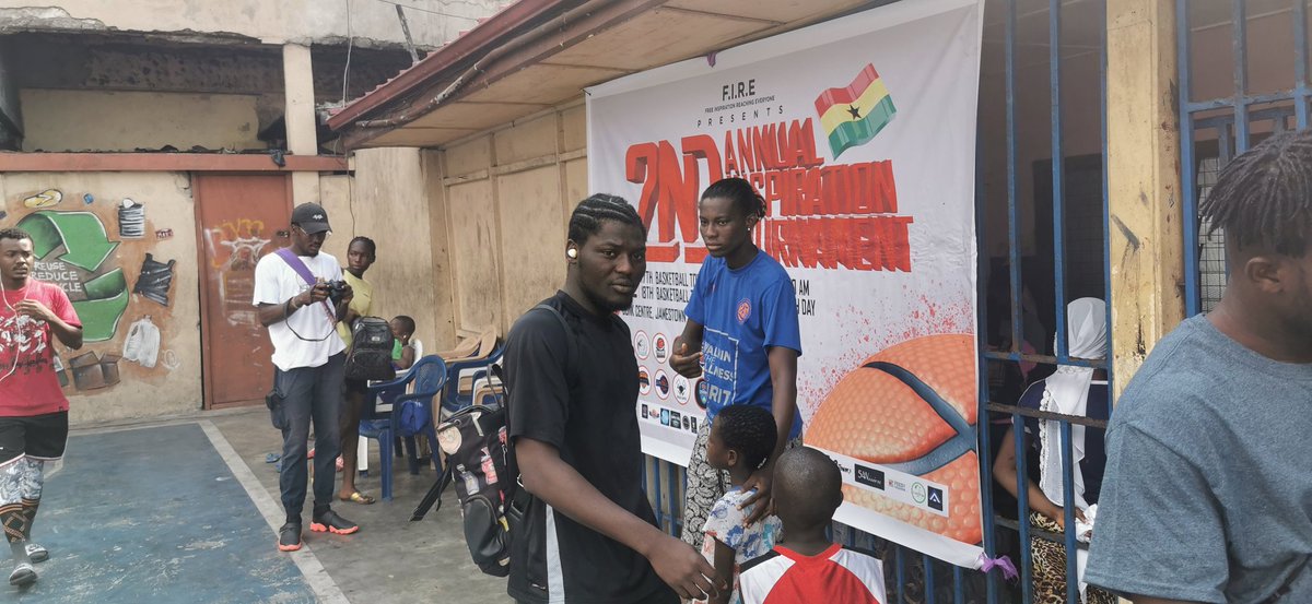fixondennis's tweet photo. Show is about starting..
Atmosphere is pumped..
Cc
@_free99 @dav_laryea @DanielLaryea3
#inspirationweekend #FIRE https://t.co/0DL0g4MWEC