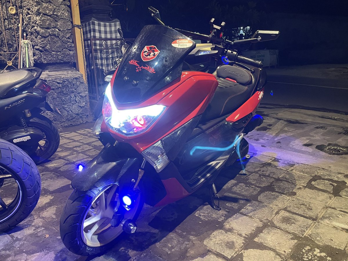 masa_o1173's tweet photo. バイクは最終段階に近づいて来ました😊
NMAXを改造するのもこれで完了予定👍
次はXMAXにしようかな?
#バリ島 #スクーター #nmaxmodification https://t.co/gnJwt8qbjx