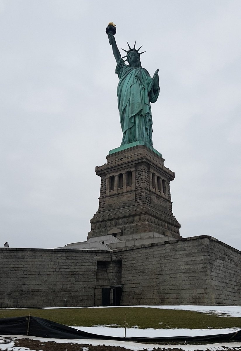 GeorginaHardin's tweet photo. 3 years ago I was in New York celebrating Christmas, this year I'm sat in my room in a coffee stained jumper 🙃 https://t.co/8azDiSVRVf