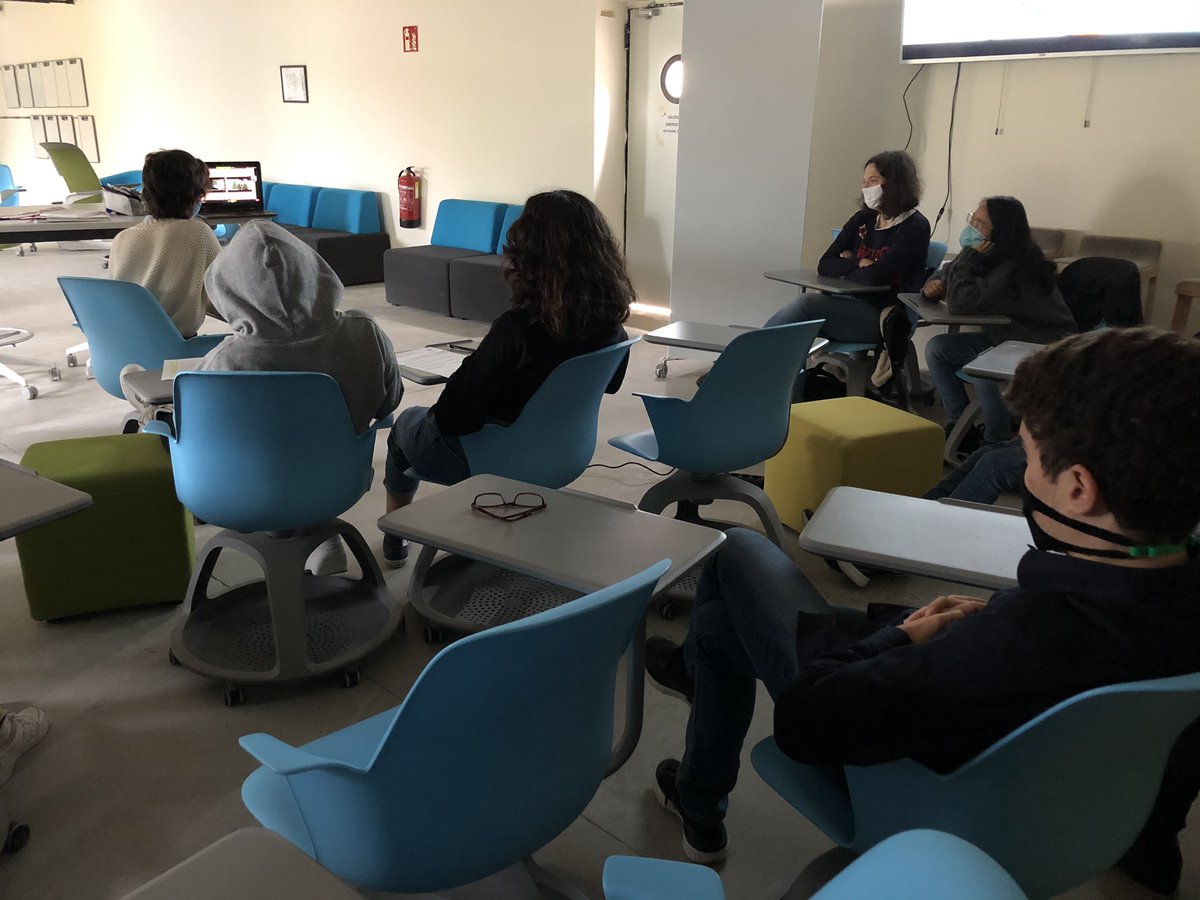 anasalamanca99's tweet photo. En directo con @jongarano y José Mari Goneaga en coloquio sobre #En80dias desde @EscuelaIdeo gracias a @aulafilm @Filmoteca_es Muy interesante el nivel de preguntas del alumnado https://t.co/5bXP0IhH62