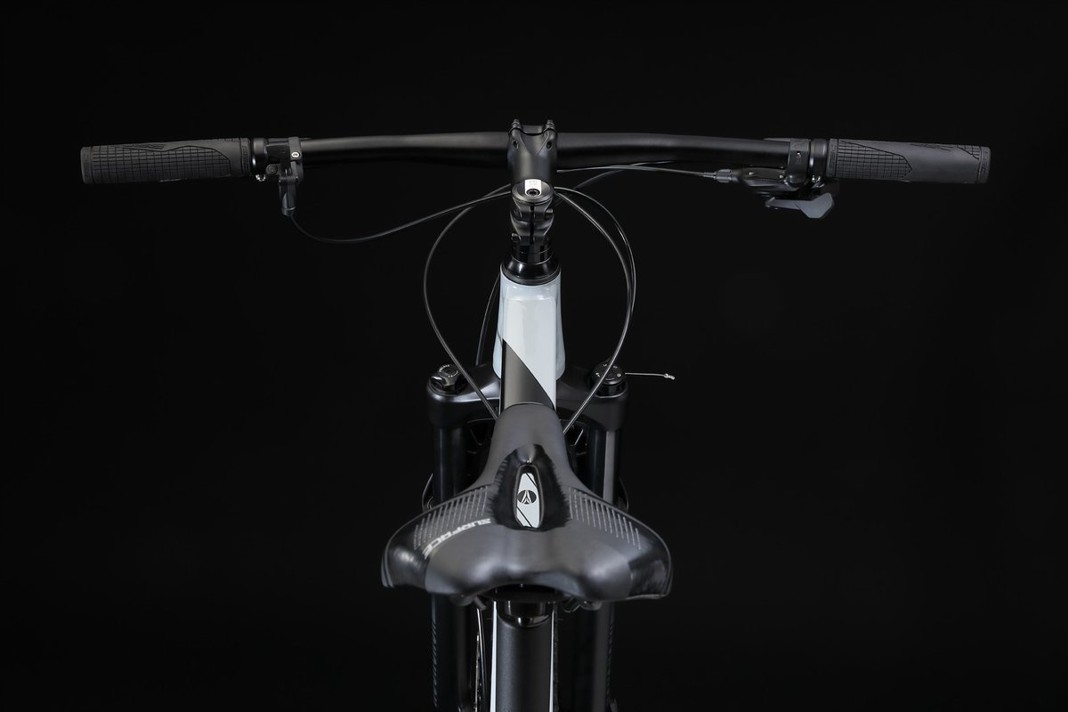 SilverbackBikes's tweet photo. NEW! The redesigned STRIDE SX with class-leading components! 

Learn More: https://t.co/7ir19NoSt9

#SilverbackBikes #BornToBeFast #BestInClass https://t.co/adaiuLgeLg