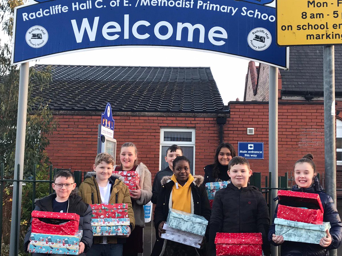 RadcliffeHall's tweet photo. Santa’s little helpers this morning. #BuryHomelessProject https://t.co/5fhGL7fXVs