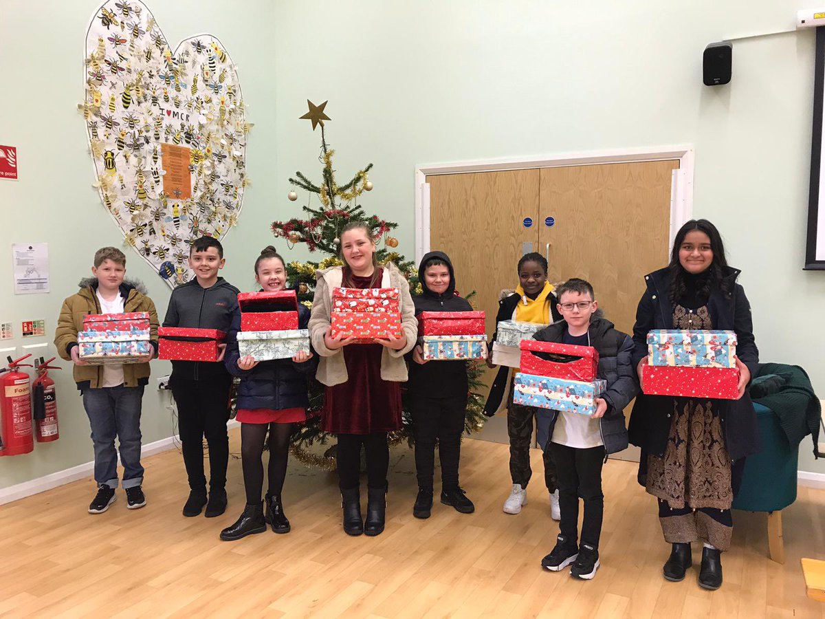 RadcliffeHall's tweet photo. Santa’s little helpers this morning. #BuryHomelessProject https://t.co/5fhGL7fXVs