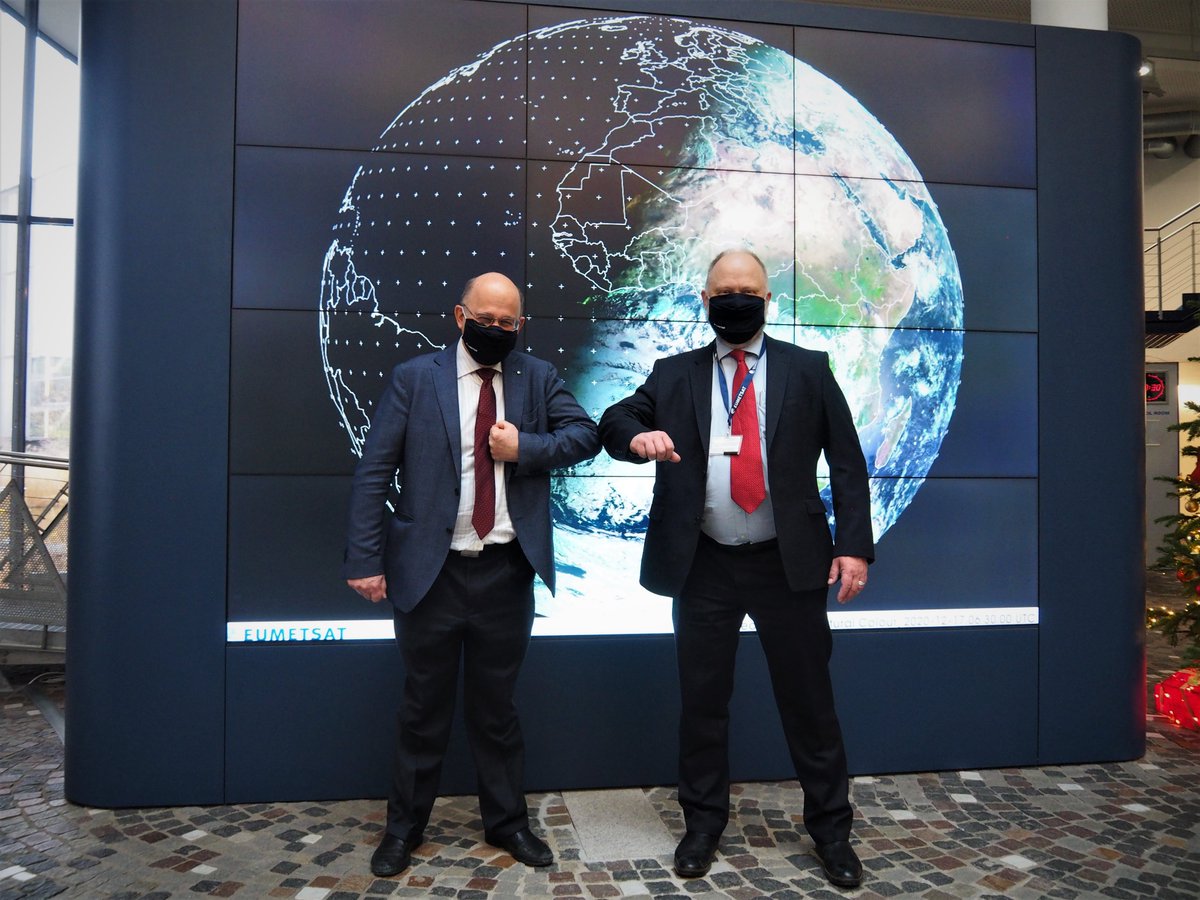 eumetsat's tweet photo. 9.5 years and 8 🛰️ launches later, it's almost time for us to say goodbye to @eumetsat Director-General, Alain Ratier! Alain will be leaving us on 31 December and today, he is officially handing over the reins to Philip Evans, joining us from @PhysicsNews in the UK. Thread 1/3 https://t.co/cq7DVI7Sof