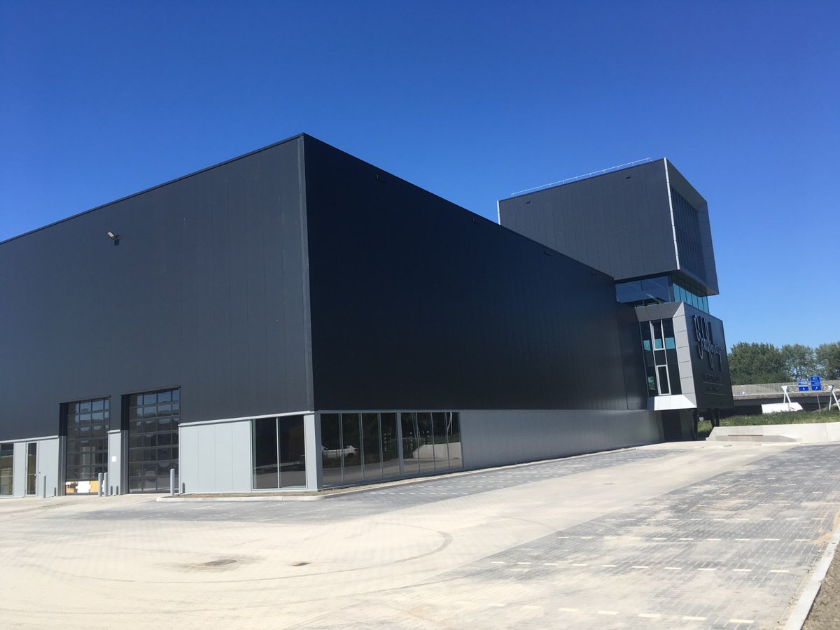 Zwijndrecht heeft er weer een mooi pand bij! Op bedrijventerrein Bakestein heeft <a href="/Heembouw/">Heembouw</a> de nieuwe huisvesting voor <a href="/Schaffenburg/">Schaffenburg Office</a>  Office Furniture opgeleverd. #aluminium | #kozijnen | #vliesgevels | #jmvandelftenzn | #HeembouwArchitecten |  bit.ly/37oHoDR