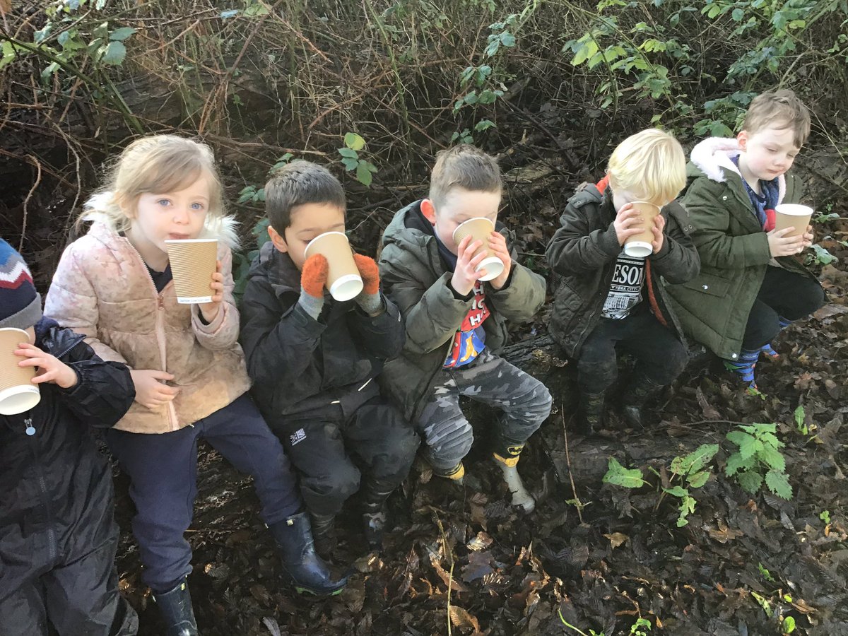 LauraLord35's tweet photo. Lovely morning to be in forest school!!!! We are getting that Christmas feeling @RowParkAcademy https://t.co/7iHDkUDPLk