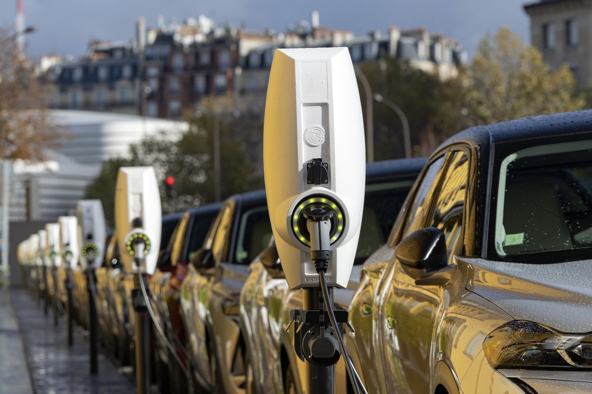 Barker_Brettell's tweet photo. Will 2021 be the year EV goes mainstream? Patent attorney Katie Howe looks at the innovation supporting this seismic change in our behaviour: https://t.co/JUdtTCHfPp
#Patents #EV #Automotive
#Energy #V2GTechnology
#RenewableTechnology
#AutomotiveInnovation #CleanEnergy https://t.co/aKSqH95YcF