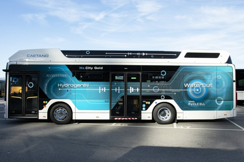 ToyotaPrensa's tweet photo. .@toyota_europe refuerza su alianza estratΓ©gica con #CaetanoBus y #Finlog en el sector de los autobuses de pila de combustible de #hidrΓ³geno. Soluciones de movilidad cero emisiones para seguir desarrollando la sociedad del hidrΓ³geno. https://t.co/YQ0JXkpelk https://t.co/iGxvq6CPL4
