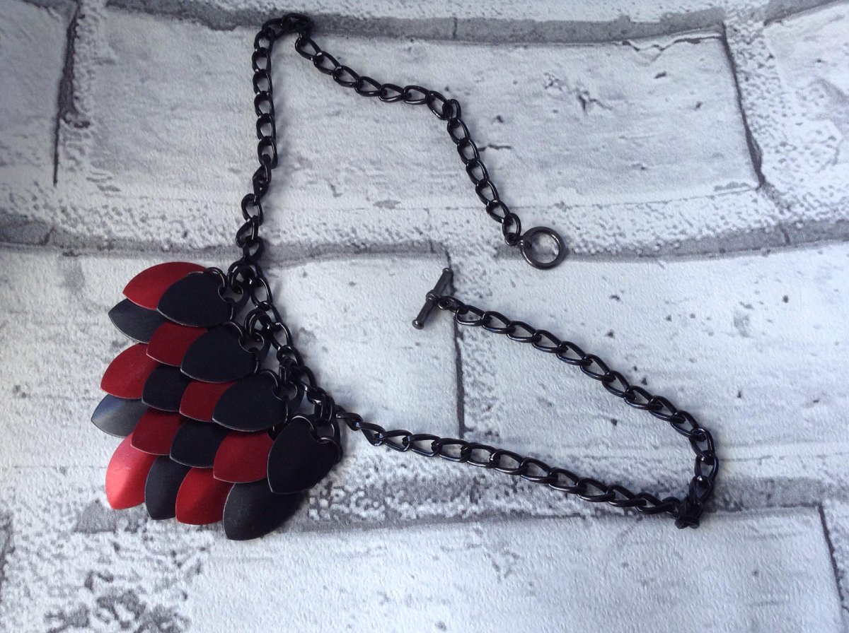 ArtisanJByViv's tweet photo. Red and Black Gothic Necklace, Goth Wedding Jewellery, Emo Necklace, Red and Black Bib Necklace, Rockabilly Necklace, Medieval Jewellery, https://t.co/sVftz4jom5 #BeadsofCreation #Etsy #BibNecklace https://t.co/pYjLfbYfIr