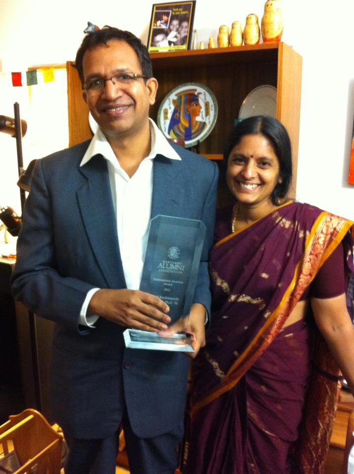 The story of Swades is inspired in part by the lives of Aravinda Pillalamarri and her husband Ravi Kuchimanchi, who were successful academics in the USA, but left their comfortable jobs to return to India to help in the Narmada Bachao Aandolan.