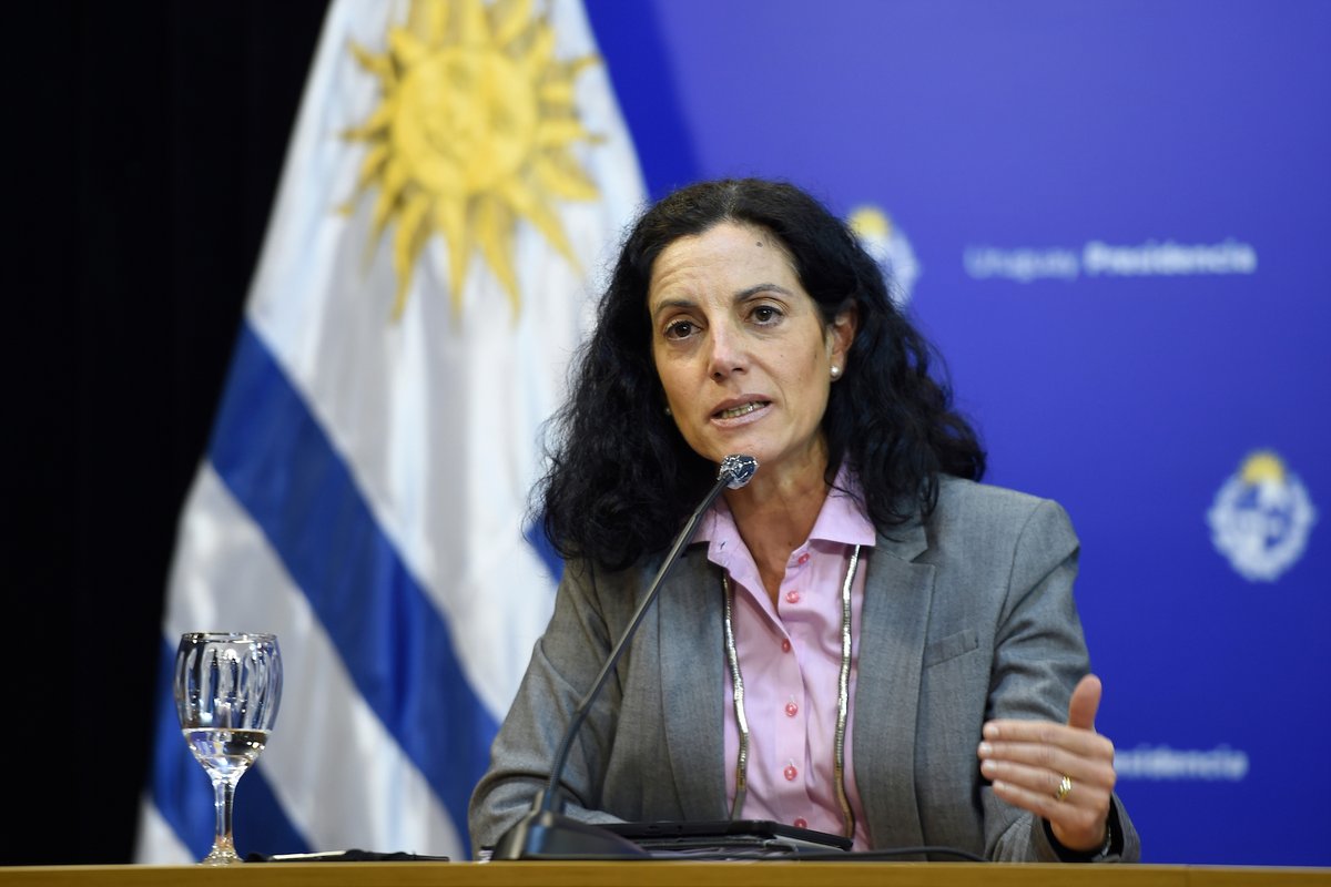 5noticiasuy's tweet photo. Uruguay entiende que es el momento de revisar el relacionamiento de los países del Mercosur hacia el exterior, lo que fue planteado en la cumbre que cerró este miércoles. La ministra Azucena Arbeleche, insistió en la voluntad de nuestro país de flexibilizar el bloque regional. https://t.co/04VzzN6rfT