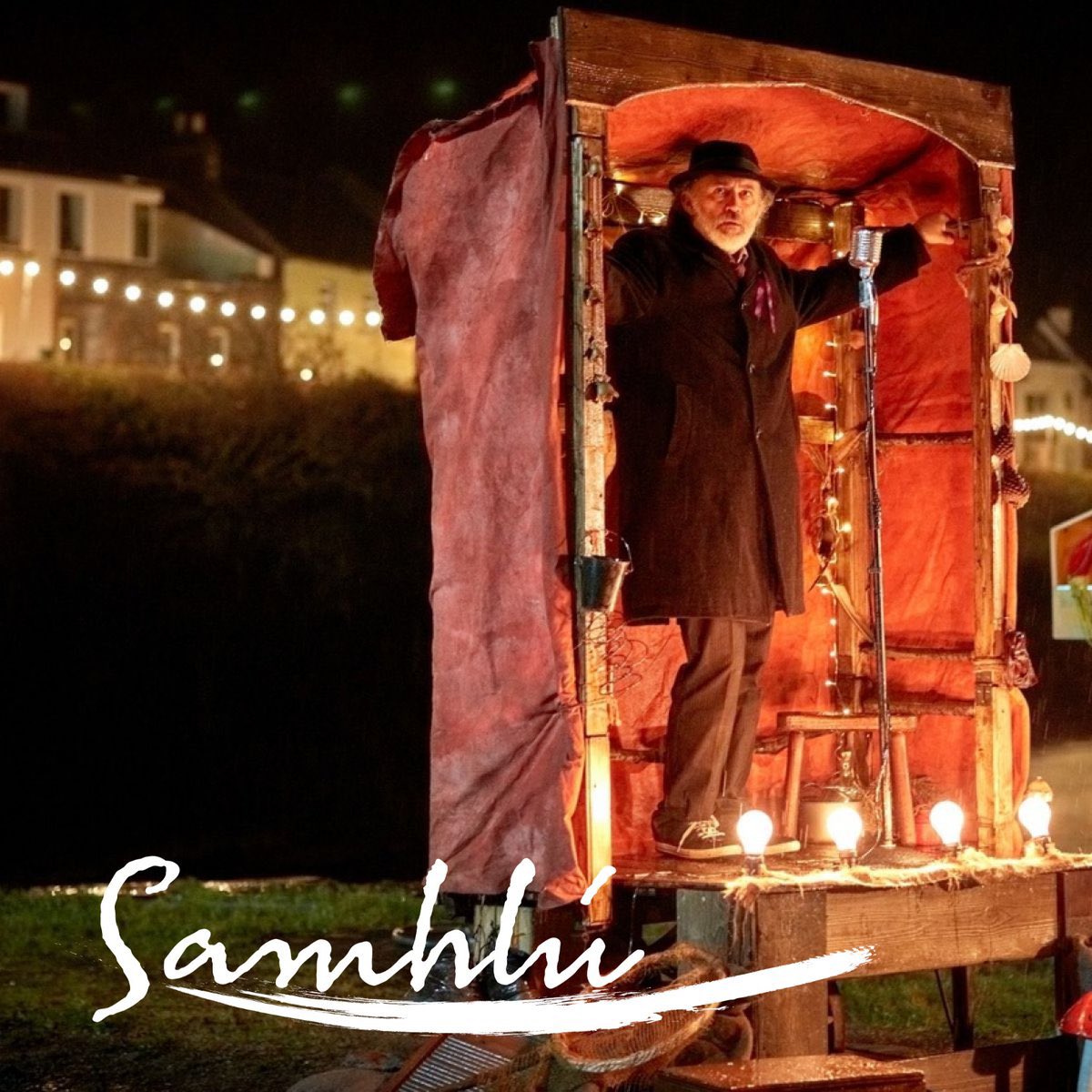 MOCiaraidh's tweet photo. Díreach ag amharc anois ar #Samhlu2020 ar catch up. Tá éacht bainte amach agaibh @FibinTeo @TG4TV . Draíochtúil amach ‘s amach. For those who haven’t seen it yet, this NEEDS to be on your Xmas viewing list. https://t.co/WwJj93Pq6a