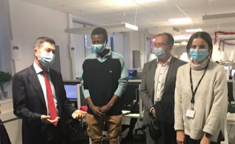 Félicitations à Franck pour la signature de son contrat avec l'entreprise <a href="/TessiGroupe/">Tessi</a>  dans le cadre des emplois francs avec @PHillarion en présence du sous-préfet David ROCHE
#emploisfrancs #tousmobilises