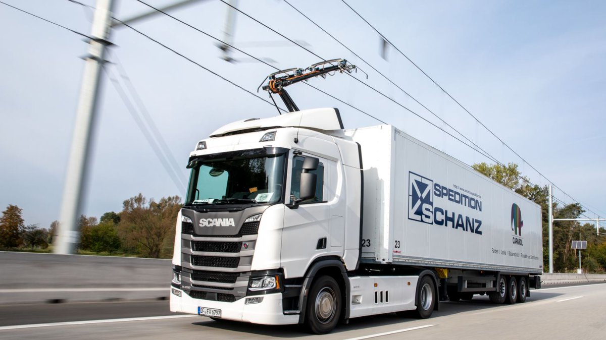 "Catenary trucks still stand chance in low- #emissions freight race, but require government action now" -  #mobility researcher Large infrastructure projects can create critical mass for efficient technology "that definitely works"  https://www.cleanenergywire.org/news/catenary-trucks-still-stand-chance-race-decarbonise-road-freight-researcher  @MLiebreich  @Phokat