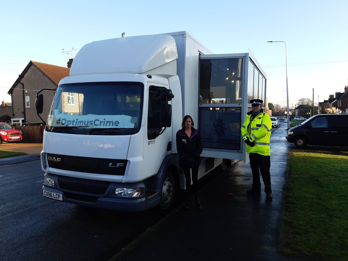Humberbeat_NL's tweet photo. Safer neighbourhoods and police are parked up on west common lane with #optimuscrime today giving out advice and free keyless entry vehicle packs. They will be there until 2100hrs this evening so please come down and get your free pack. https://t.co/pYApVEx5Ya