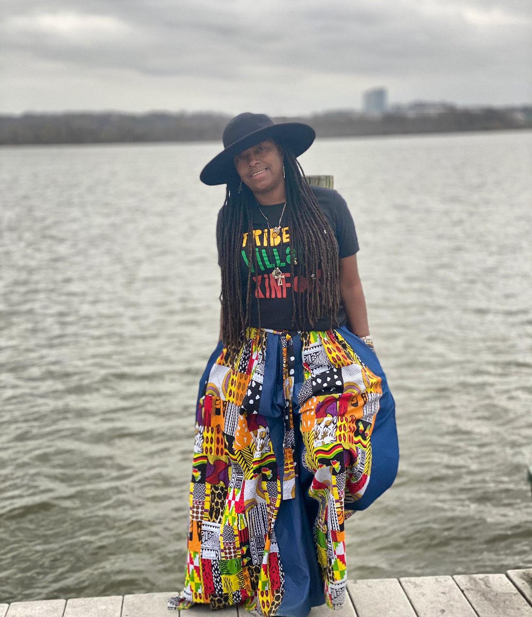 ItsNeeTay's tweet photo. Harriet Tubman traveled through the night and followed the North Star. She owned a shot gun and never lost a passenger. I’m a Organizer who  strategize and I follow her Spirit. Try Jesus not me. I have never lost a passenger. #BeFreeOrDie #GuidedByMyAncestors #BlackLivesMatter https://t.co/JSWHjZFvHR