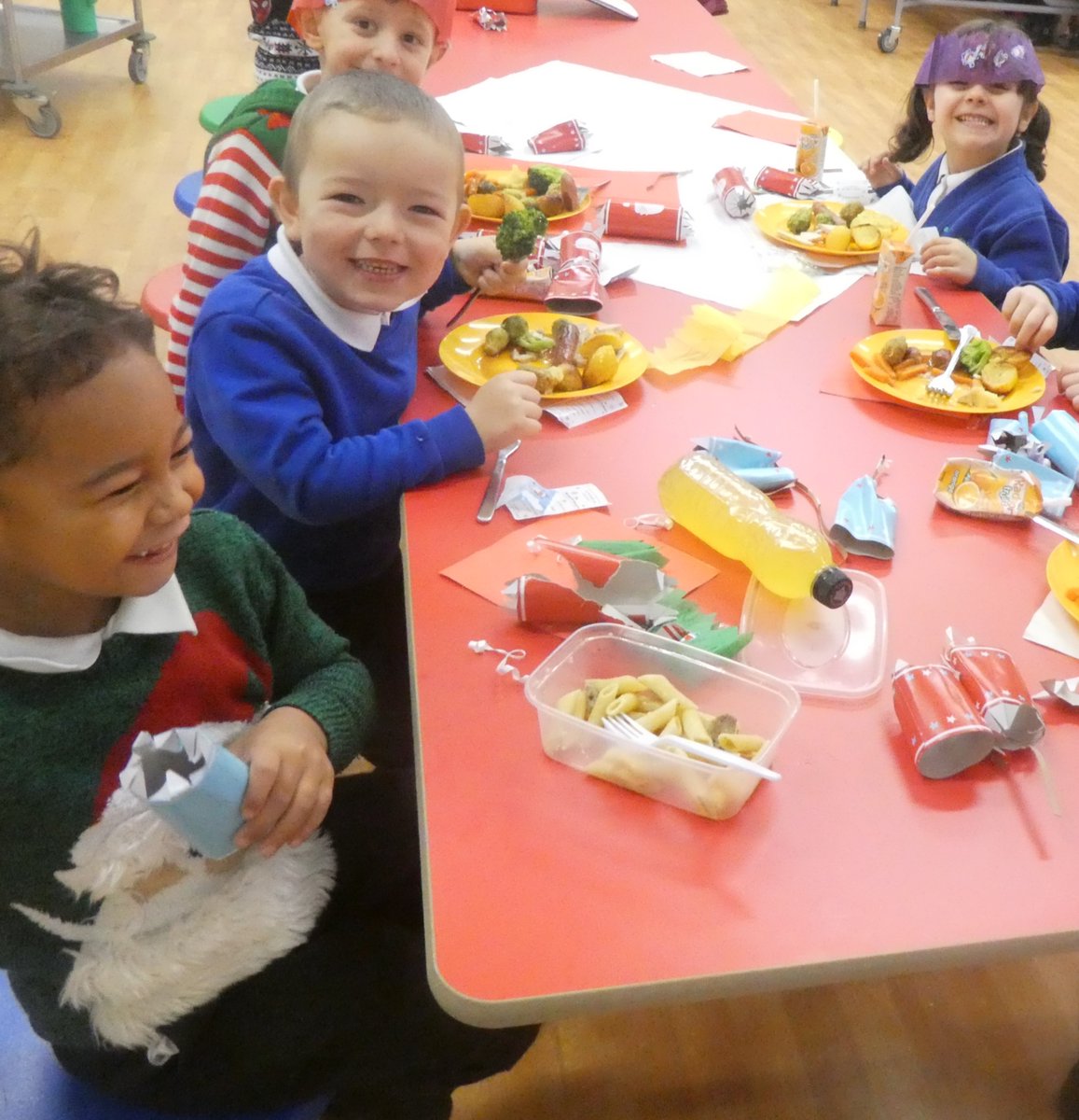 PalacefieldsPS's tweet photo. What a yummy Christmas dinner we all had yesterday and we all wore our Christmas jumpers too!  #ChristmasJumperDay2020 https://t.co/cKVtZdz9Fk