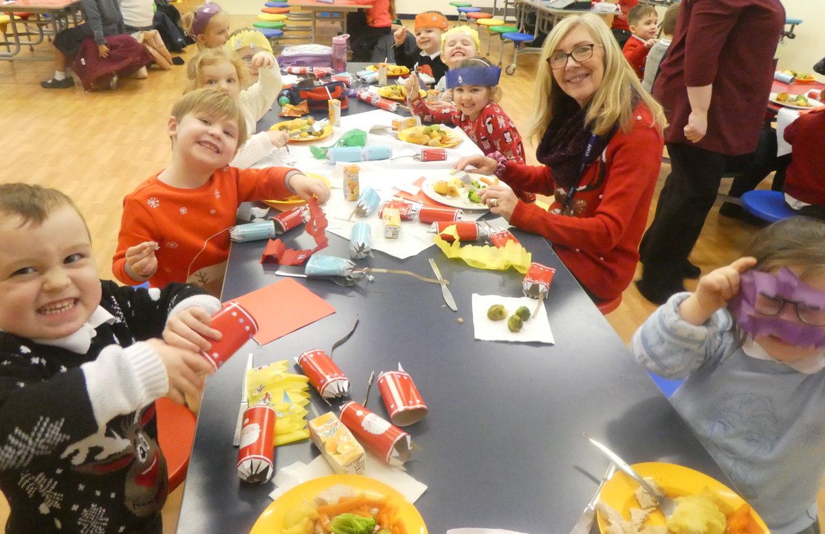 PalacefieldsPS's tweet photo. What a yummy Christmas dinner we all had yesterday and we all wore our Christmas jumpers too!  #ChristmasJumperDay2020 https://t.co/cKVtZdz9Fk