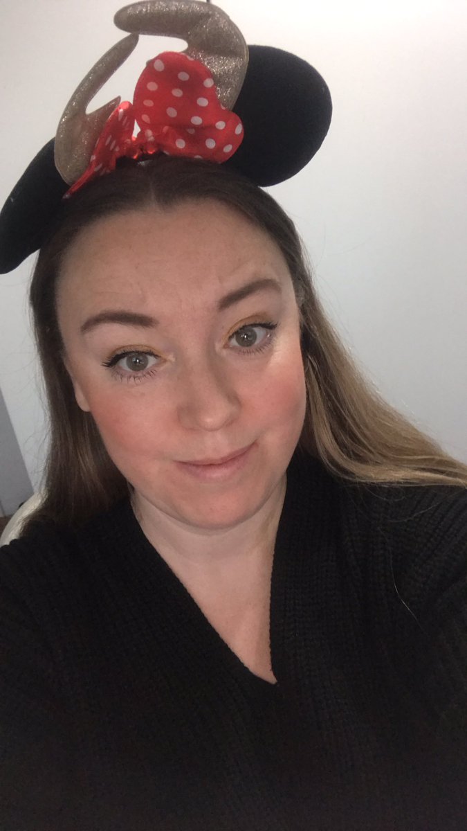 samanthaCHRGeek's tweet photo. All set for our Christmas Team meeting via my dodgy broadband 👍🏻 https://t.co/FYXlwY9GI8