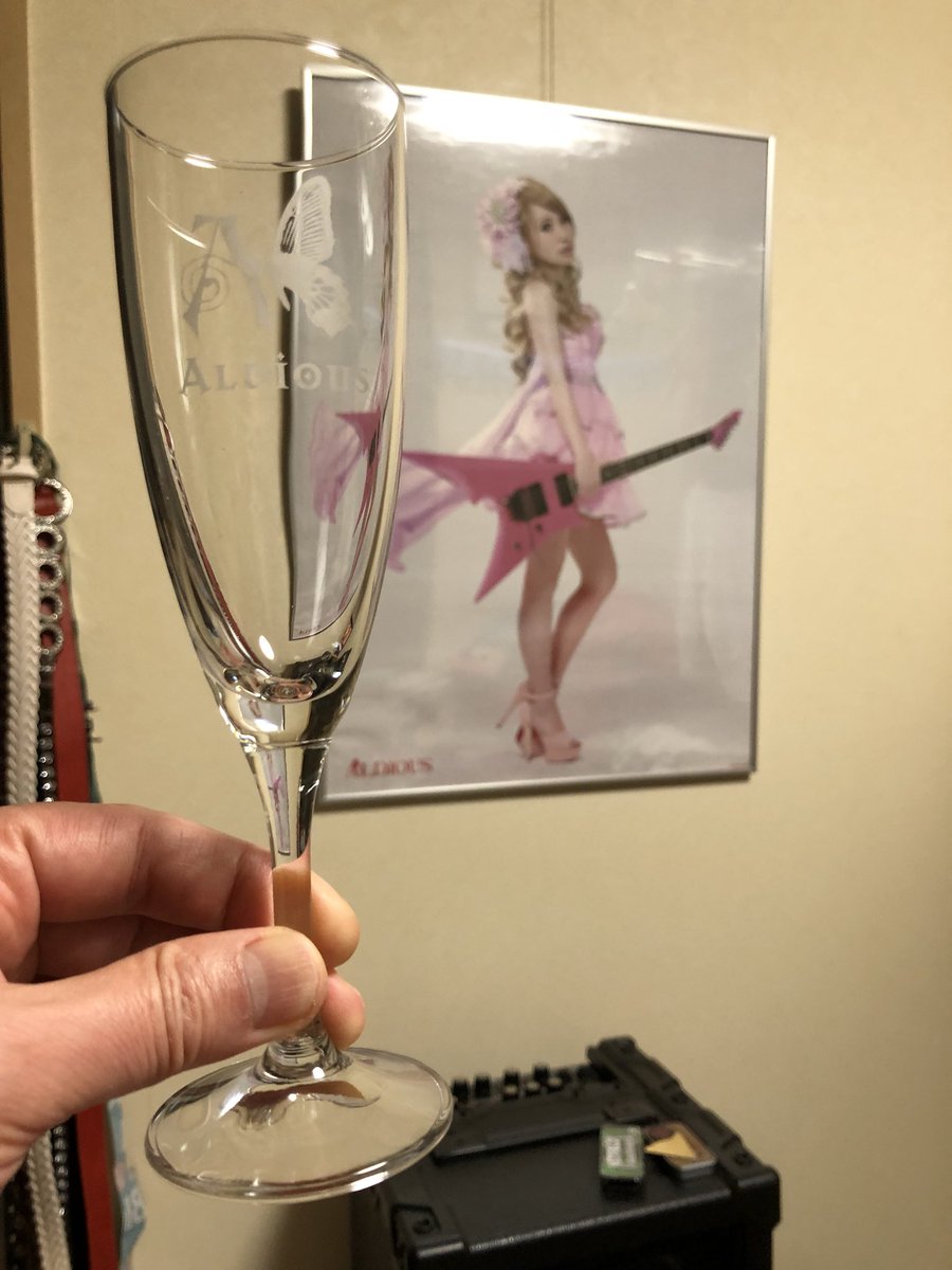 666kissofdeath's tweet photo. メモリアルグラス🥂着弾dious🦋
#ChateauJun
#Aldious結成12周年記念オリジナルワイン
#JouerdeAldious
↑💫🍾注ぐ日を楽しみにしています🤘 https://t.co/jZxUwvAogd