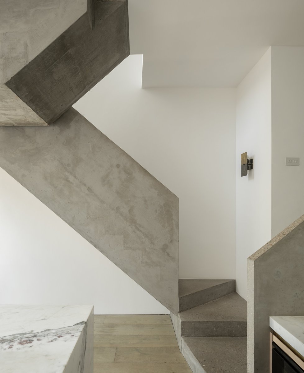deDraftLondon's tweet photo. AC Residence
Cast insitu, monolithic staircase
Located in Hackney this project involved extensive structural reconfiguration and a cast insitu concrete stair
Photos
@stale_eriksen
Structure
@SDStructures
#londonextension #doubleheightspace #architecte8 #dontmoveimprove https://t.co/2SWI9lICOD