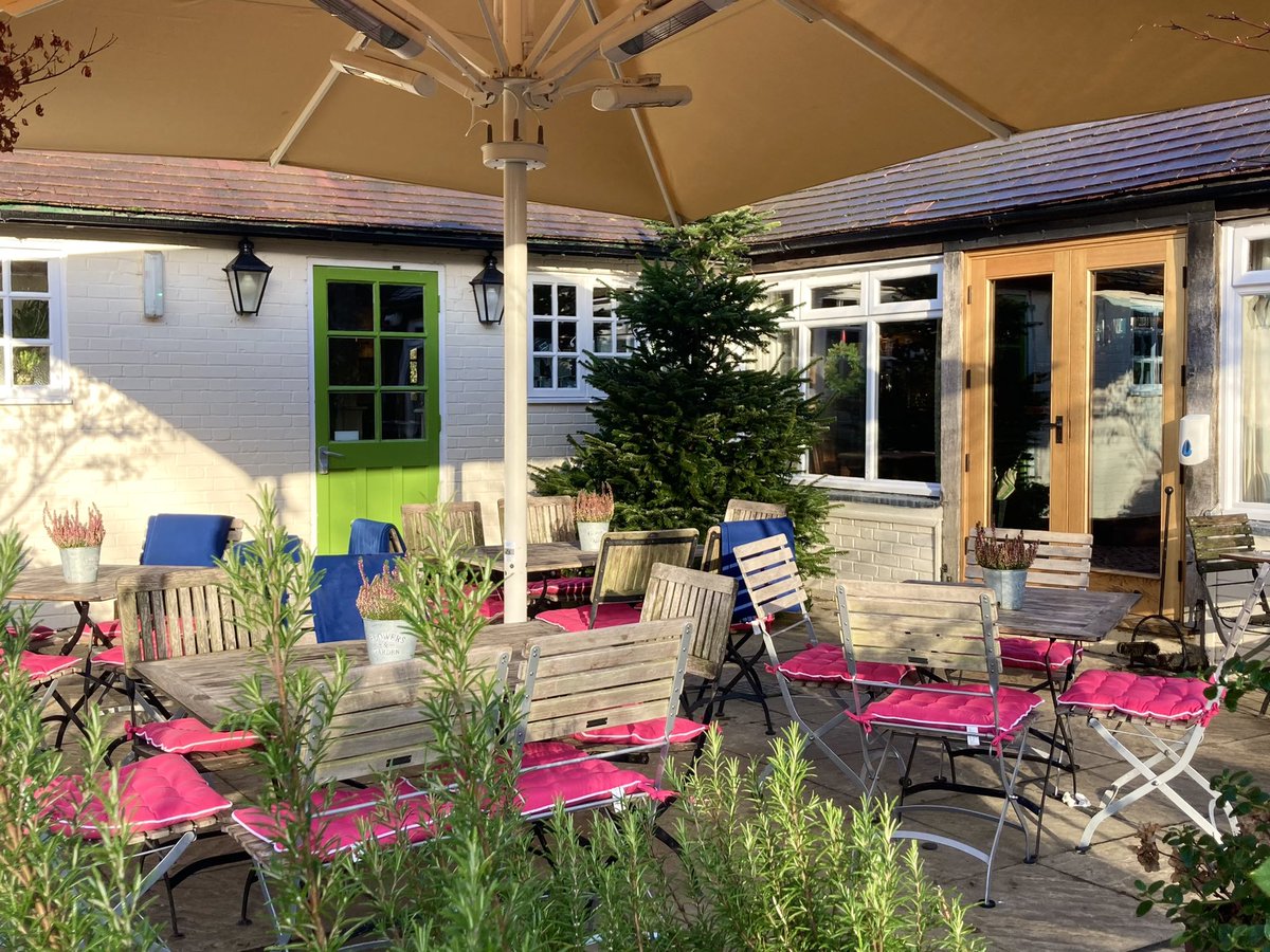 ROAD CLOSED!⛔️
If you’re heading our way for lunch today, please come via Spinfield Lane as our road is closed, just for today, at the bottom of the hill.
See you later 👍x