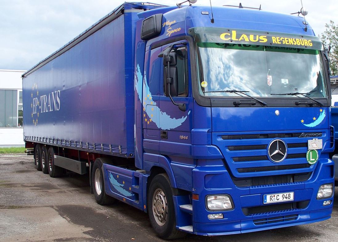"The EU's 2030  #CO2  #emissions rules for  #trucks have effectively sealed the combustion engines's fate" – @oekoinst mobility & freight expert Hacker in  @cleanenergywire interview https://www.cleanenergywire.org/news/catenary-trucks-still-stand-chance-race-decarbonise-road-freight-researcher  #energytransition  #Mobility