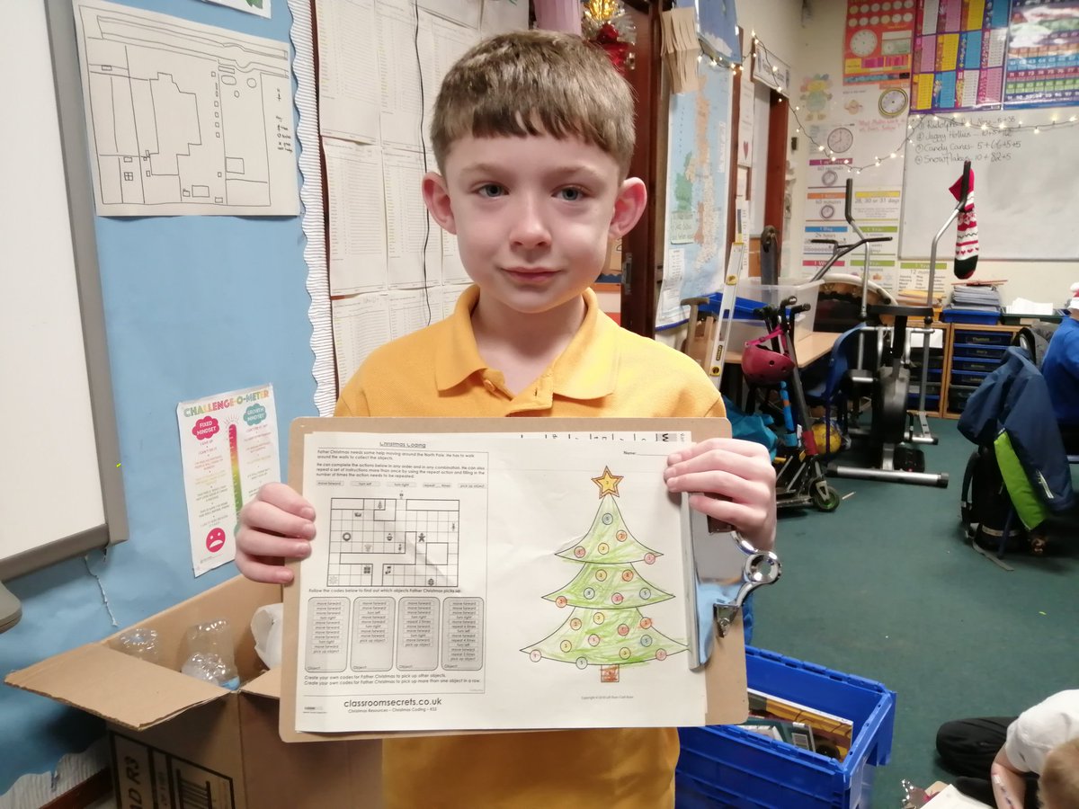 MissHedges_'s tweet image. Today in P4 the class learned a bit about binary! They used their new found knowledge to solve a Christmas tree design problem. Great work P4! #VPStech #UnpluggedComputing