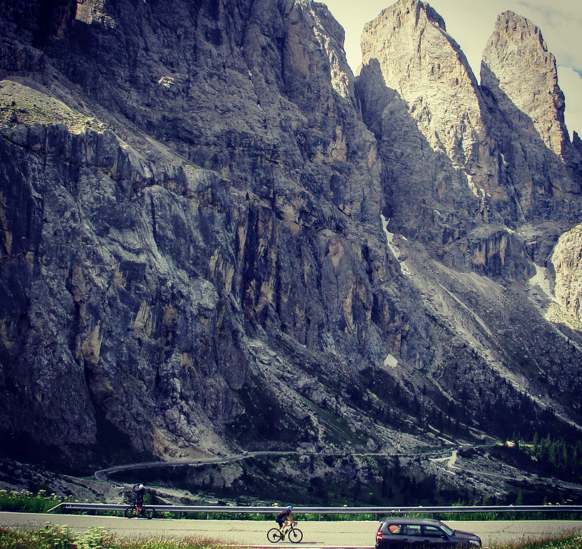 6/ Passo Gardena (por Sela di Val Gardena)  https://www.1001puertos.com/2012/10/passo-gardenagrodnerjoch-por-selva-di.html?m=1