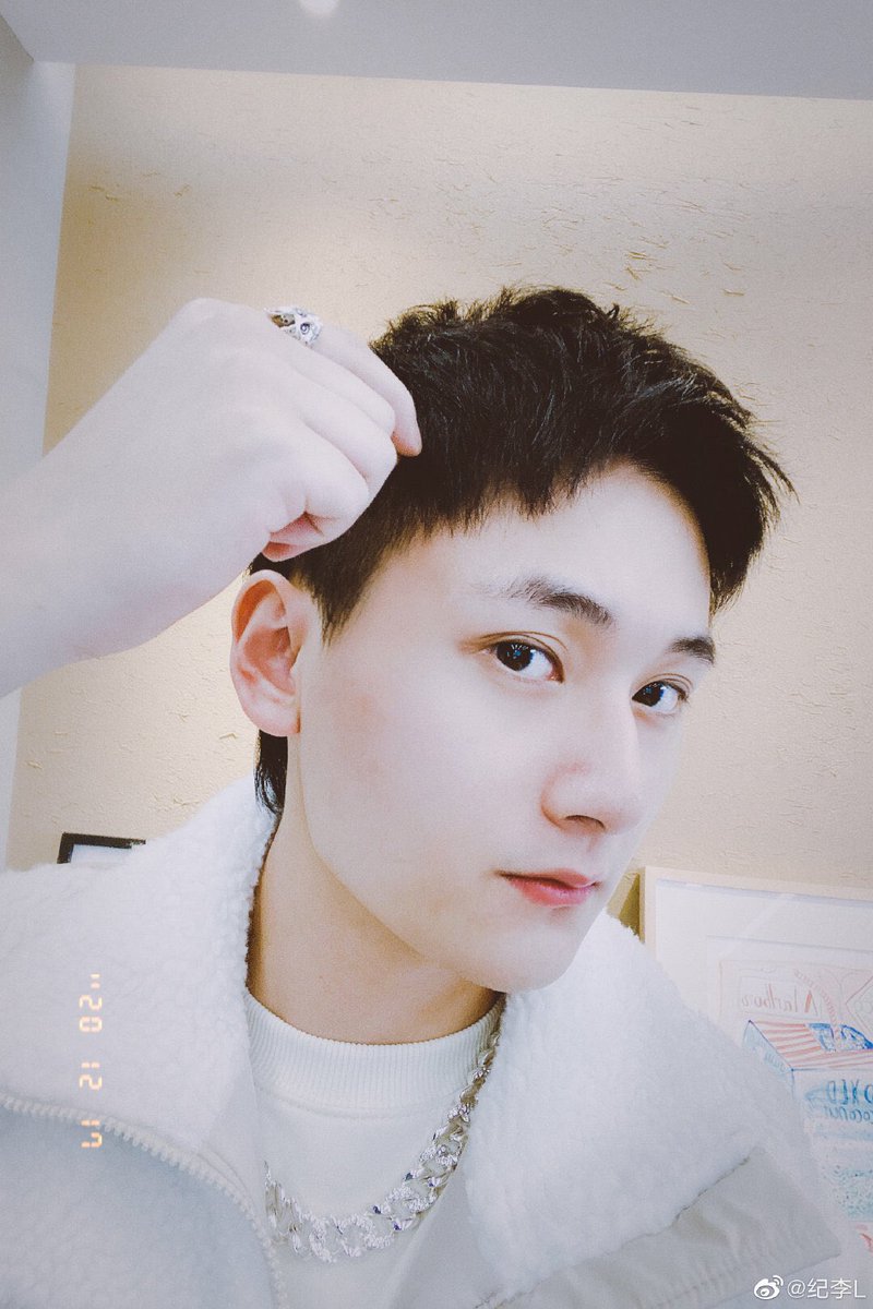 T U B S Japan Support 12 17 紀李 Weibo更新 投稿文 僕の新しい髪型 を色んな角度から見せるよ シャンプーの節約になる 紀李 Jili Tubs Theuntamedboys