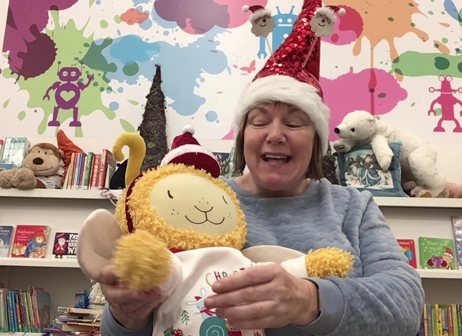 InverclydeLibs's tweet image. We HO, HO, HO-pe you can join us at 6pm tonight for our Bedtime Christmas Bookbug Session!🎅🎶🎄📖🎶🎄🎅
facebook.com/InverclydeLibr…

#ChristmasBookbug #BedtimeBookbug #BookbugOnline