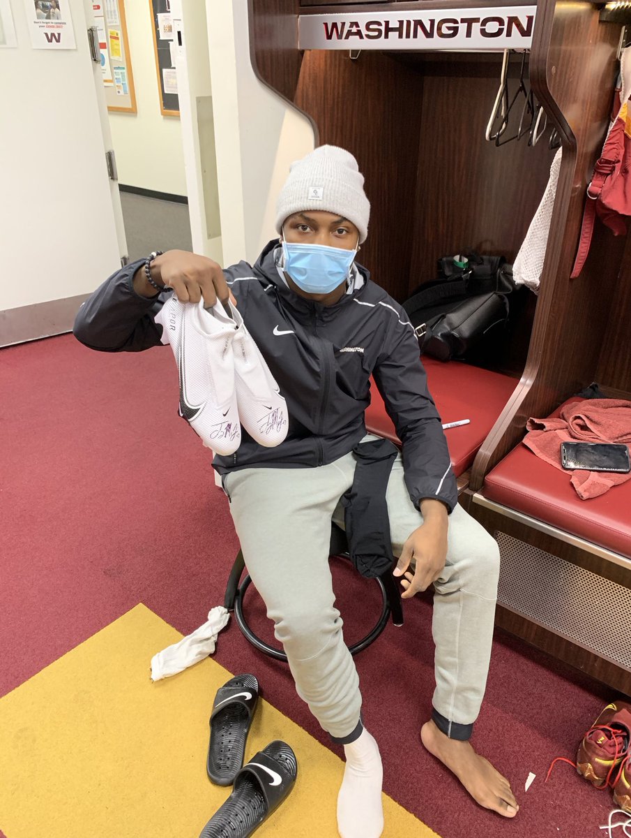 RT to WIN Terry’s signed cleats ✍️

#ProBowlVote <a href="/TheTerry_25/">Terry McLaurin</a>