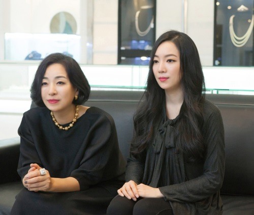 Taehyung's kind words touched a jewelry designer so much: "Taehyung was the 1st person to ask me if making jewelry for a lot of people at the same time was hard. I've never got that question before. He is very thoughtful at a young age." http://news.heraldcorp.com/village/view.php?ud=201612231724033254897_1