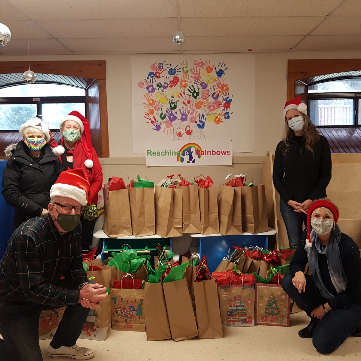 Reach4Rainbows's tweet photo. Our elves were hard at work this week packing up gifts for our girls and their families! We are re-opening our playroom in Fall 2021. Wishing you a happy &amp; healthy holiday season!

If you're able to support our reopening please get in touch or make a donation! https://t.co/YZCUSoty39