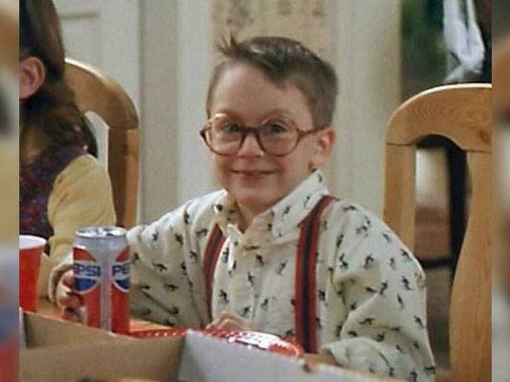 In Home Alone (1990), Kevin's cousin, Fuller, is played by Kieran Culkin,  the younger brother of Macaulay Culkin., image size:1024x768