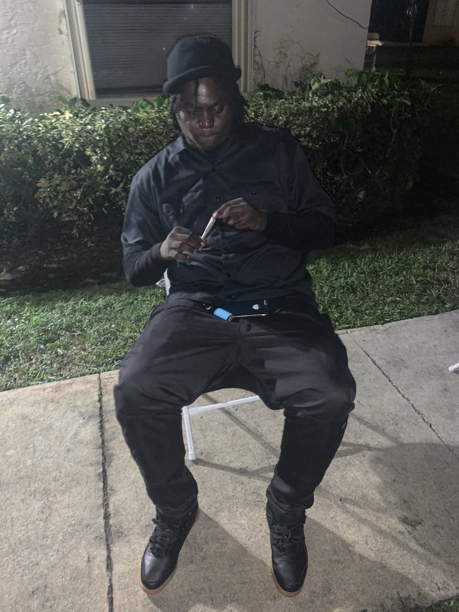 JFlorisma's tweet photo. Been put down that basketball 🏀 to go see what that field 💰🔌 like on god https://t.co/PaWSuYQhcm