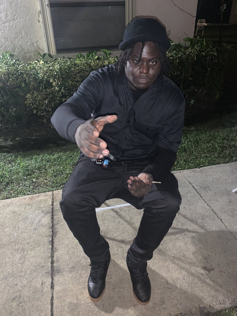 JFlorisma's tweet photo. Been put down that basketball 🏀 to go see what that field 💰🔌 like on god https://t.co/PaWSuYQhcm