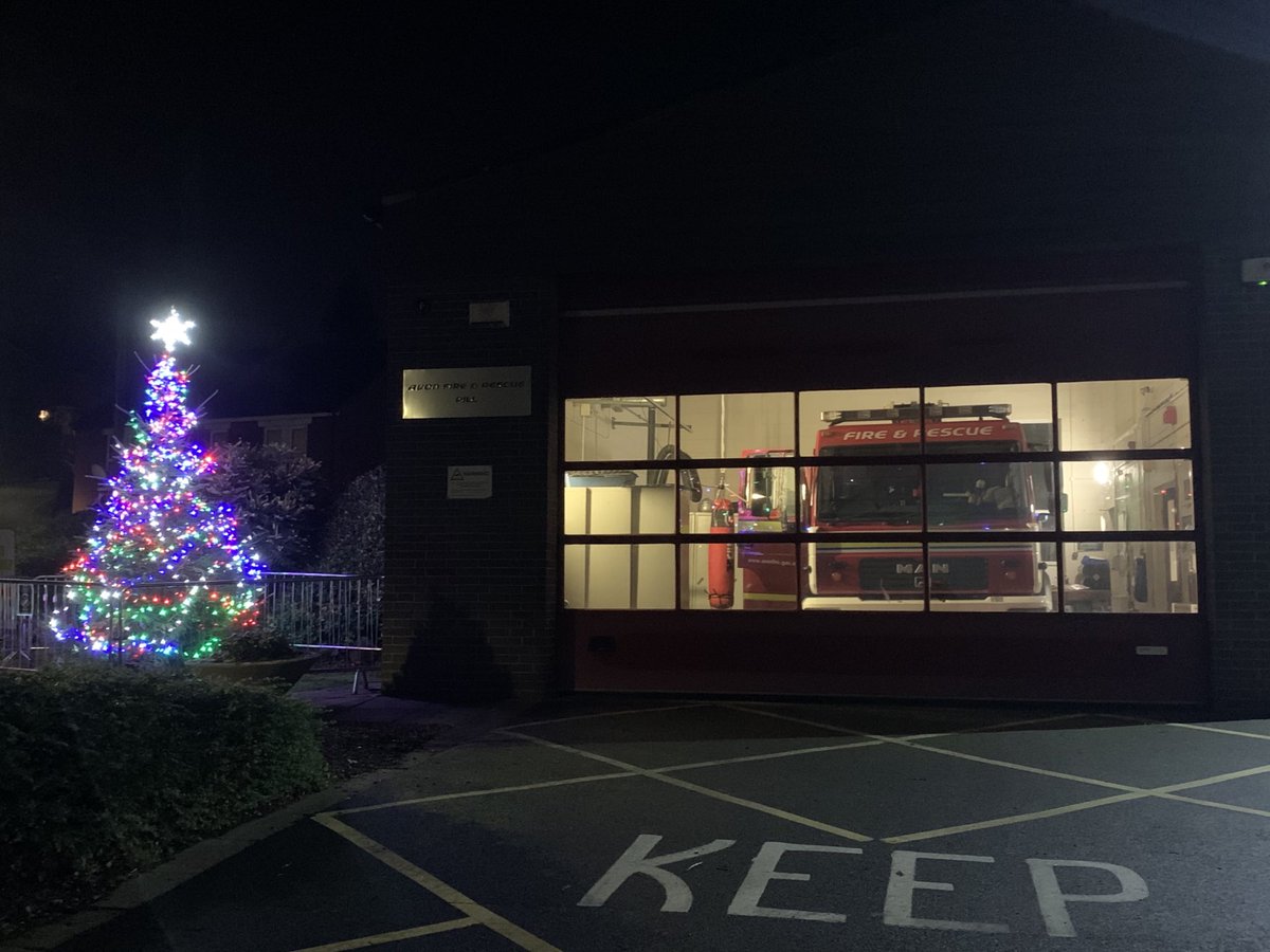 AFRSPill's tweet photo. 08 Pill fire station with a tree outside put up by pill lights, in memory of Sian Viner https://t.co/JyRaiBsbcL