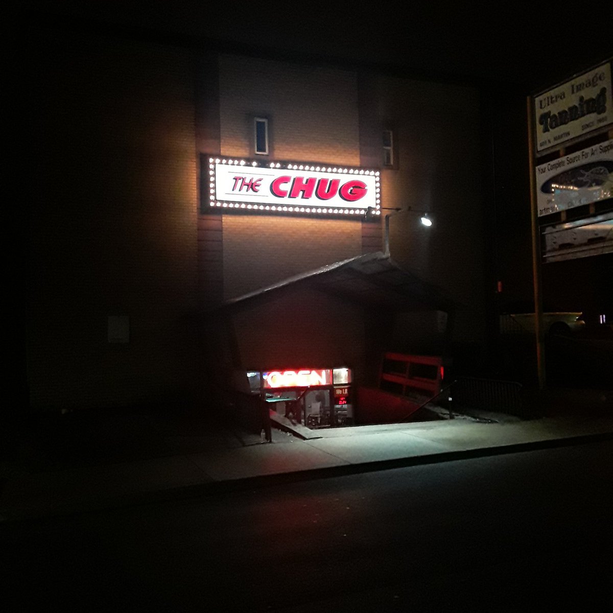 picturesofdives's tweet photo. The Chug - Muncie, IN (photo by @HawkinsSounds) https://t.co/SJNnhBmqlQ