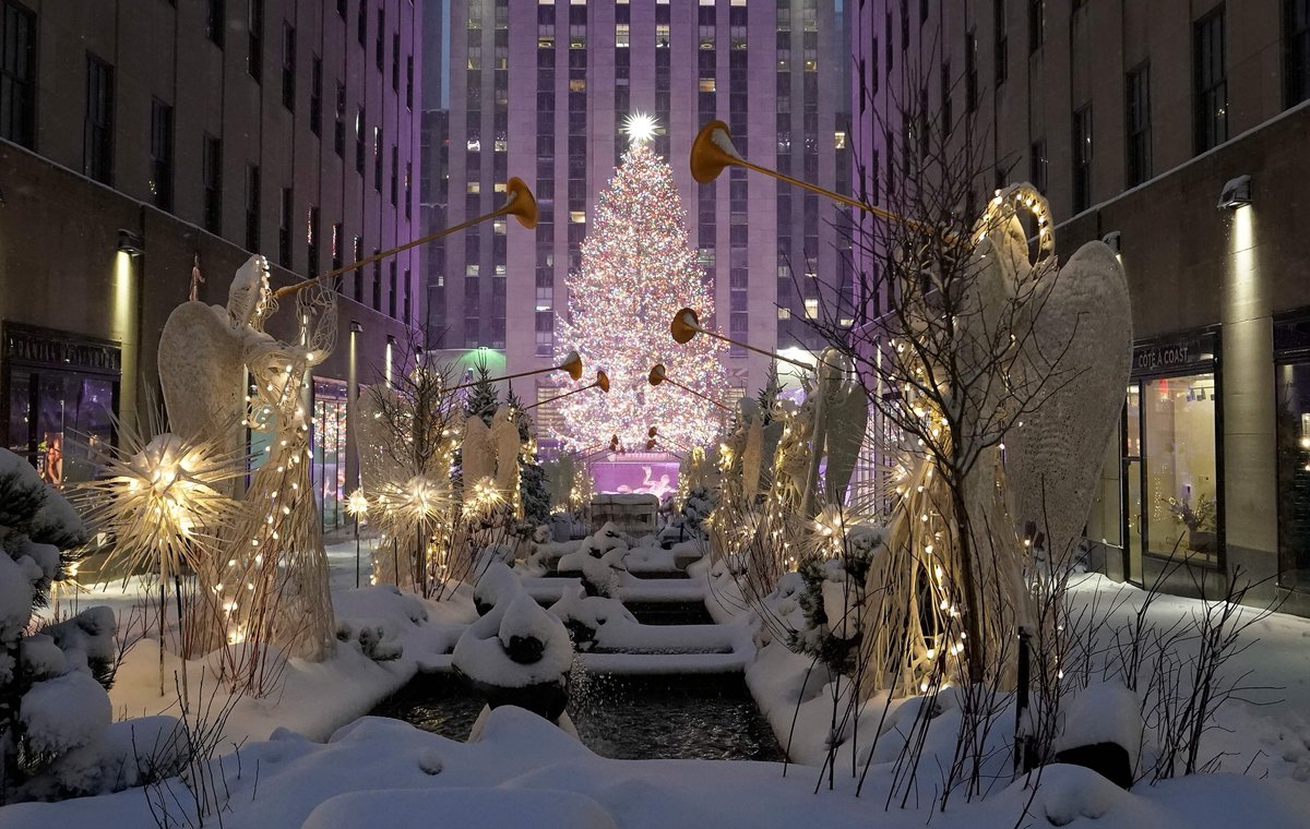 NBCNews's tweet photo. Snow falls on Rockefeller Center in NYC as a powerful winter storm hit the Northeast US. 
⁠
📷 Timothy A. Clary / AFP https://t.co/furT0M3Hws